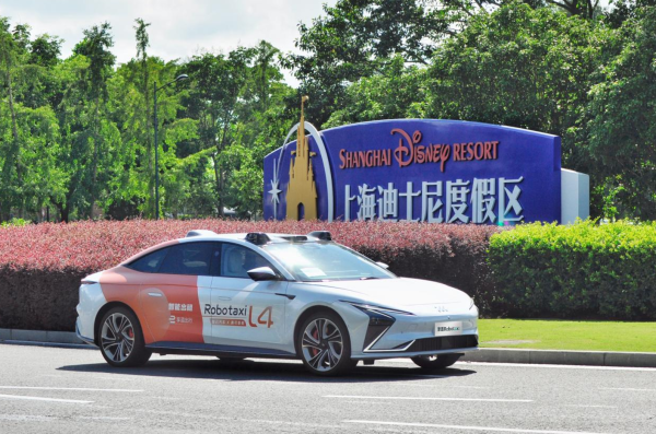 宝牛配 高快速路与地面道路无缝衔接 上海首条Robotaxi度假区专线开通